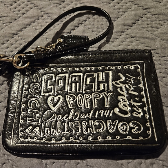 EUC Coach POPPY Black & Silver Oversized Wristlet With Matching Hangtag - Picture 1 of 8